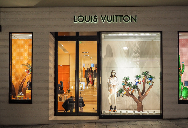 OLYMPIA ORNERAKI: Louis Vuitton store Athens-Swarovski store Athens